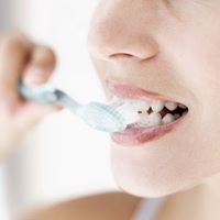 Obrázek LACALUT Aktiv Zubní pasta při parodontóze 75 ml