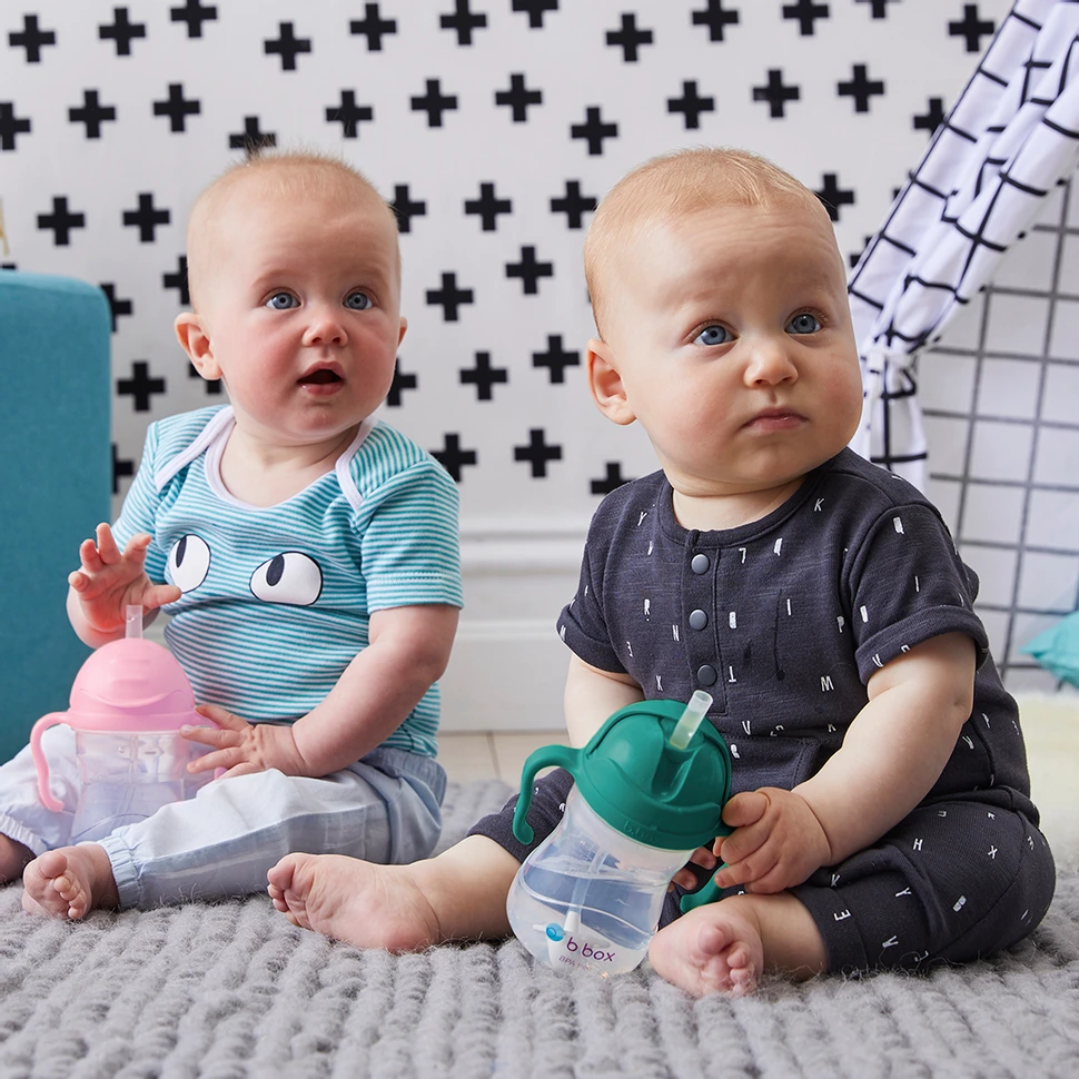 Obrázek B.BOX Hrneček s brčkem nefritová zeleň 6m+ 240 ml