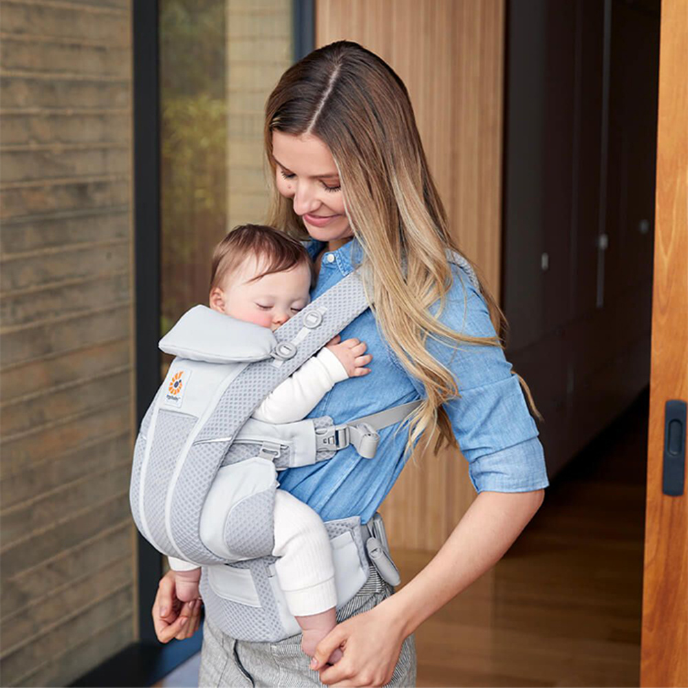 Obr&aacute;zek ERGOBABY Omni Breeze nos&iacute;tko pearl grey (2)