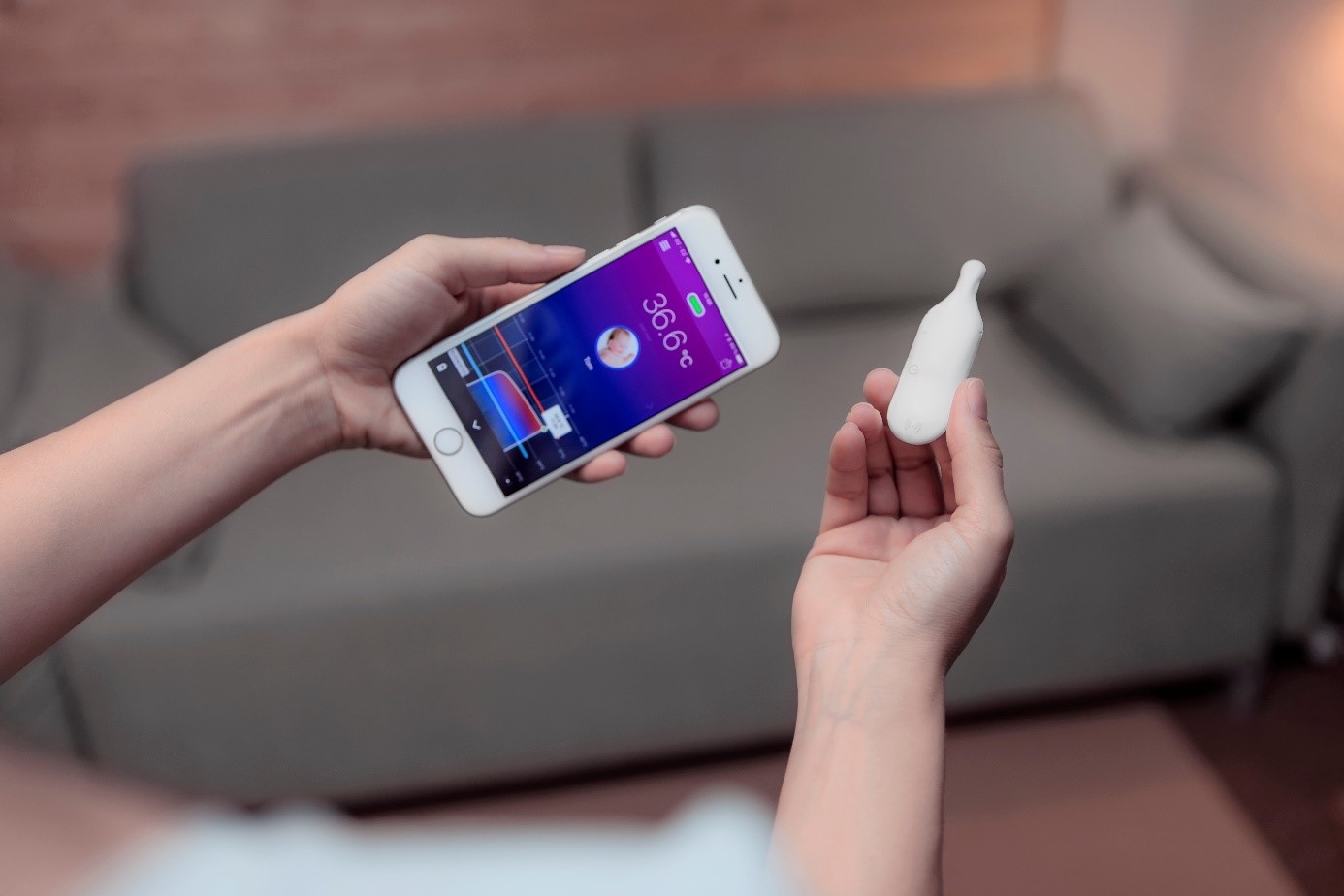 Mobilní aplikace zobrazuje údaje ze snímače tělesné teploty Thermeeno.