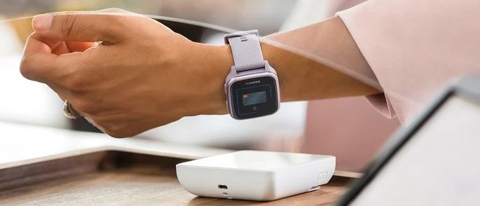 Obr&aacute;zek GARMIN GPS Venu Sq Music, RoseGold/Sand Band sportovn&iacute; hodinky