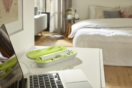 Obr&aacute;zek PHILIPS SONICARE DiamondClean White HX9332/04 sonick&yacute; elektrick&yacute; zubn&iacute; kart&aacute;ček s nab&iacute;jec&iacute; sklenic&iacute; (6)